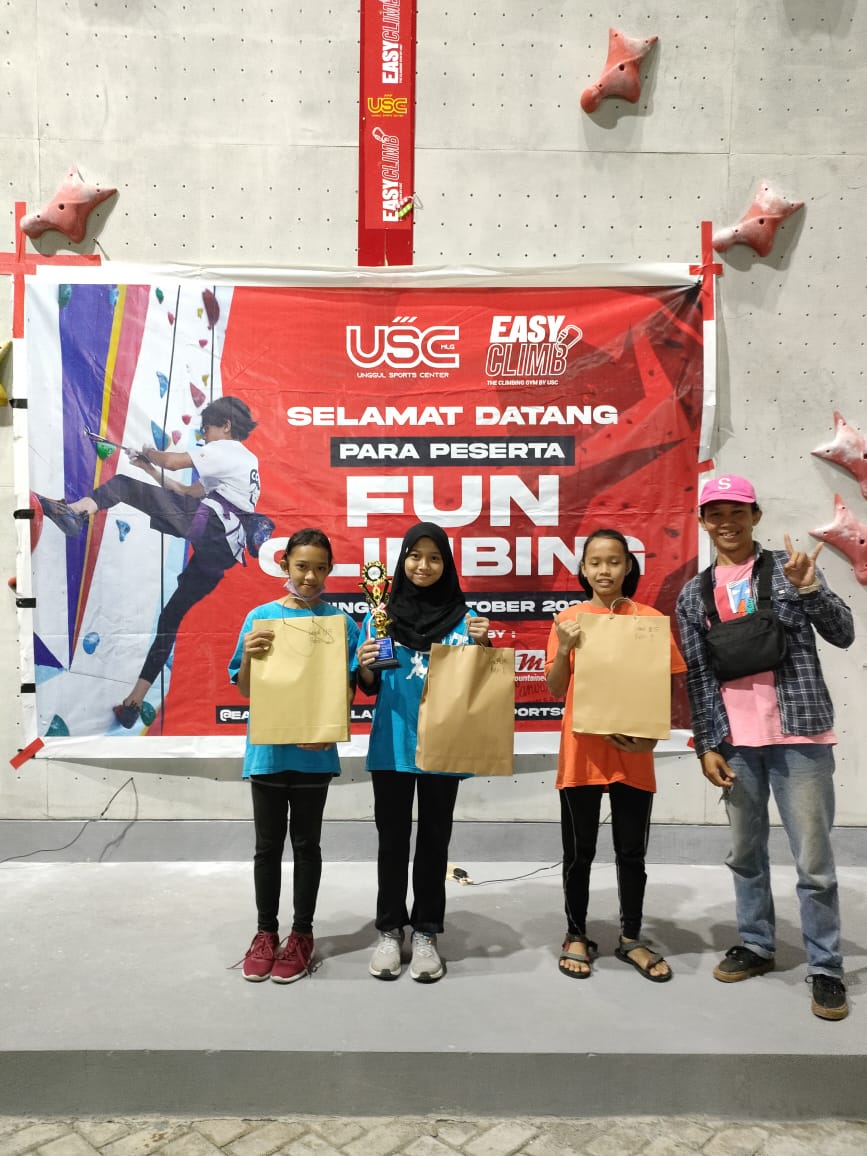 SISWA SMAN 1 MANYAR JUARA I CLIMBING