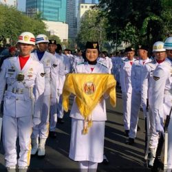 Prestasi Membanggakan, Siswa SMA Negeri 1 Manyar Jadi Pembawa Baki dalam Upacara HUT RI di Gedung Negara Grahadi