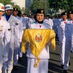 Prestasi Membanggakan, Siswa SMA Negeri 1 Manyar Jadi Pembawa Baki dalam Upacara HUT RI di Gedung Negara Grahadi