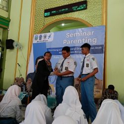 SMA Negeri 1 Manyar Gelar Seminar Parenting, Bangun Sinergi Orang Tua dan Anak